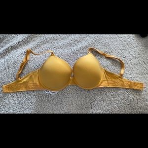 PINK wear everywhere t-shirt lightly lined bra